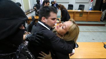 Damario junto a su abogada Hilda Knaeblein.