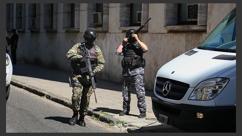 El operativo de seguridad se desplegó este miércoles en los Tribunales provinciales. (Alan Monzón/Rosario3.com)