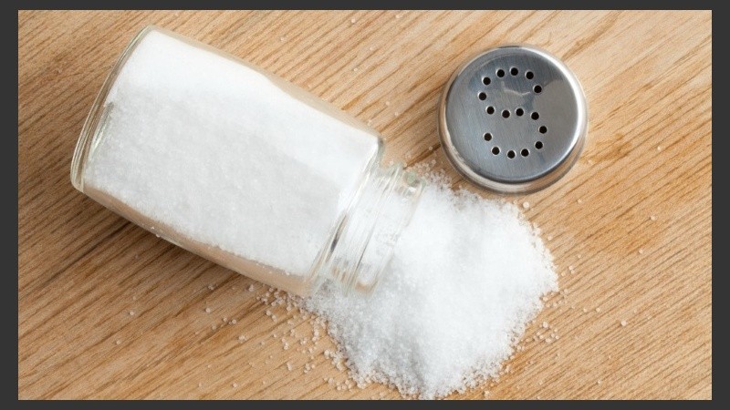 El 40 % de los hipertensos son sensibles a la sal. 