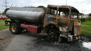Así quedó el camión que embistió a un hombre en San Lorenzo.