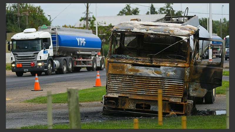 Así quedó el camión que embistió a un hombre en San Lorenzo.
