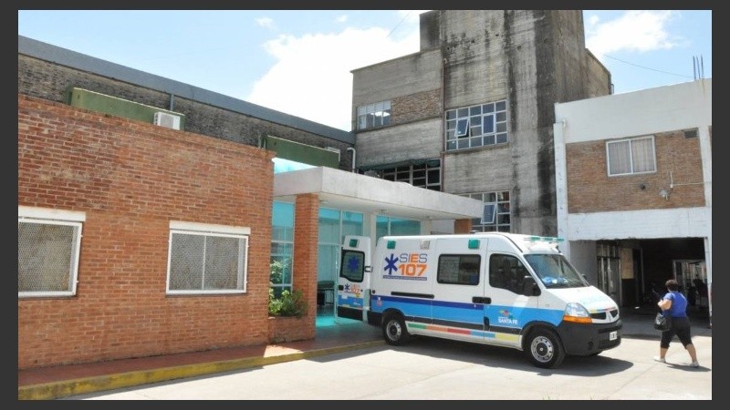 El hombre fue trasladado al hospital de San Lorenzo y luego derivado al Parque. 