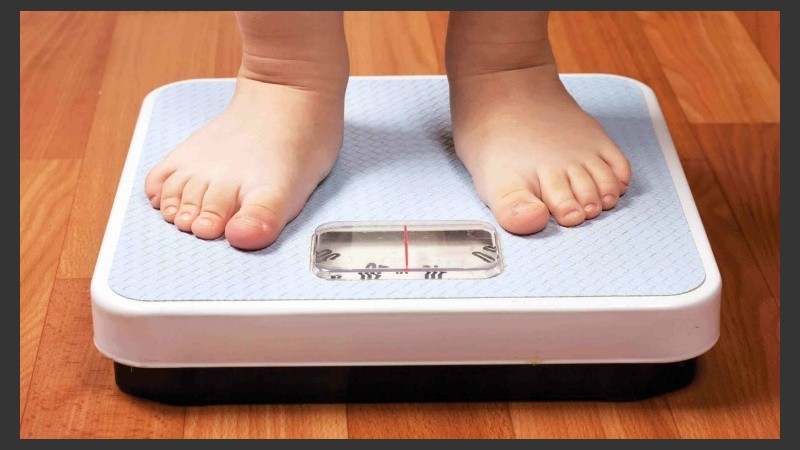 Los hijos de padres obesos son mucho más propensos a ser ellos mismos obesos cuando crecen.