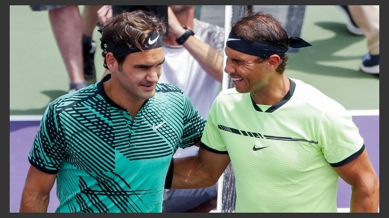 El saludo de dos grandes antes del comienzo en Miami.