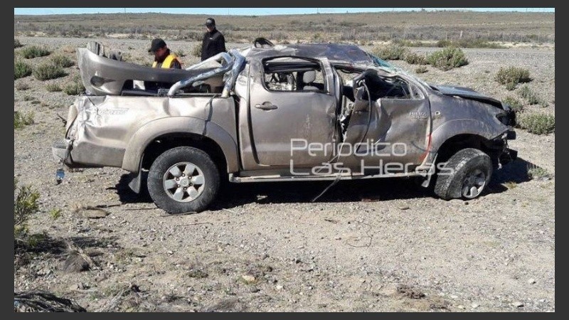 Así quedó la camioneta en la que murieron sus ocupantes. 