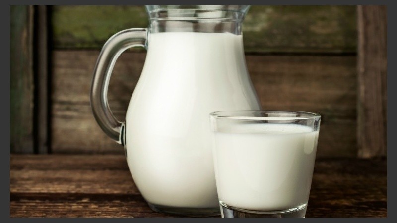 El microondas destruye por completo a la vitamina B12 que tiene la leche.