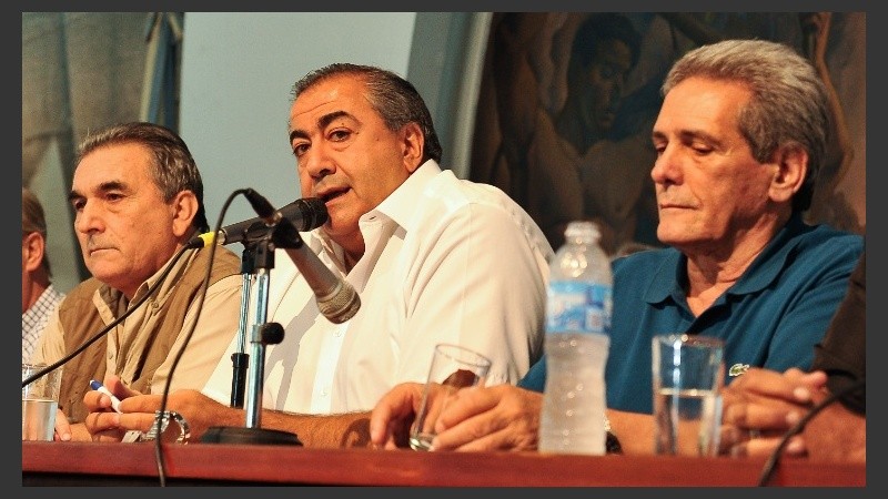 Daer, Schmid y Acuña anunciaron la decisión durante una conferencia de prensa.