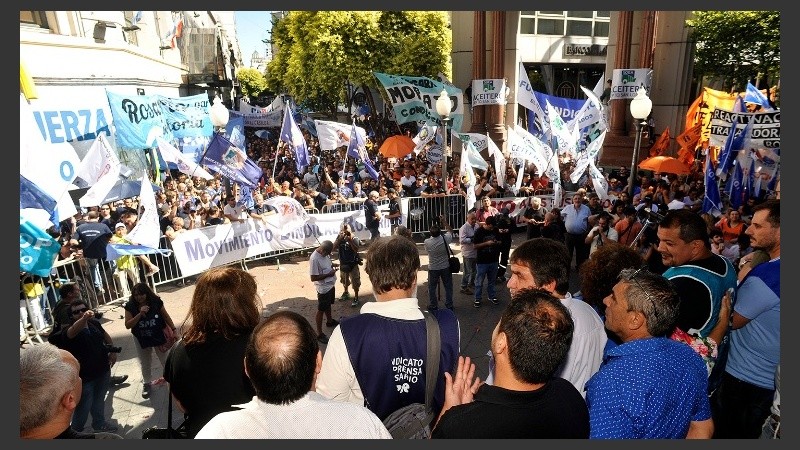 El acto central en la ciudad fue en el cruce de las peatonales.