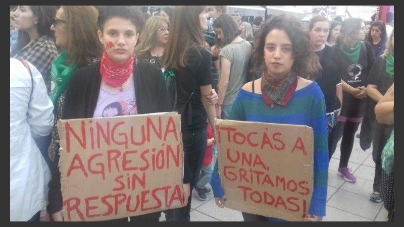 Cientos de mujeres se concentraron para pedir justicia por Micaela. 