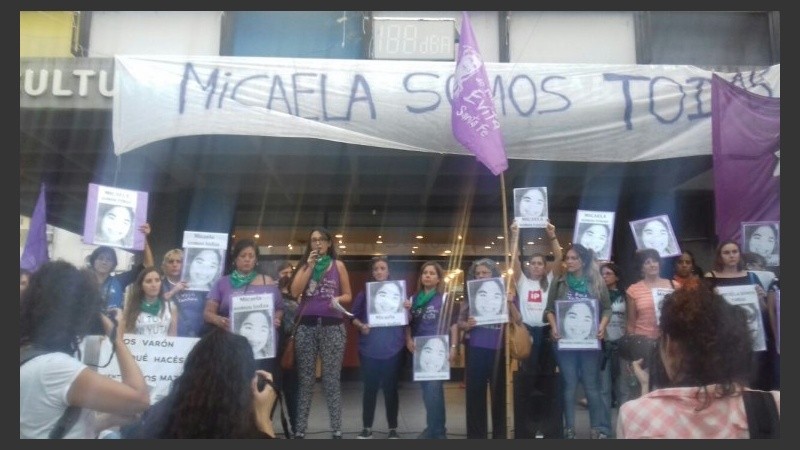 Cientos de mujeres se concentraron para pedir justicia por Micaela. 