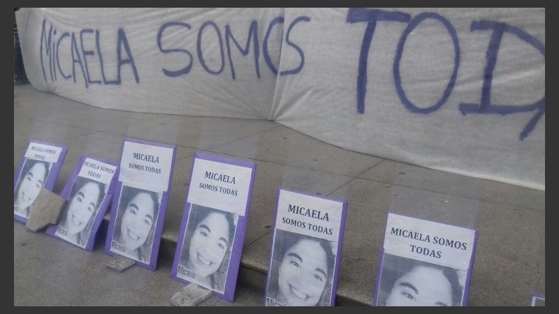 Cientos de mujeres se concentraron para pedir justicia por Micaela. 