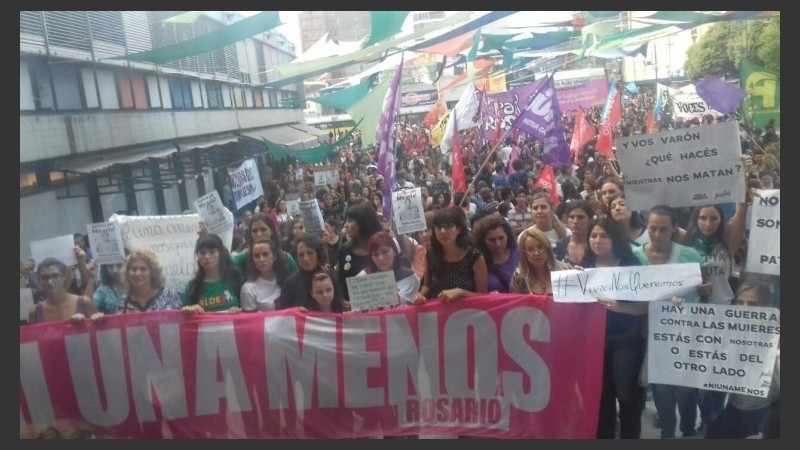 Cientos de mujeres se concentraron para pedir justicia por Micaela. 