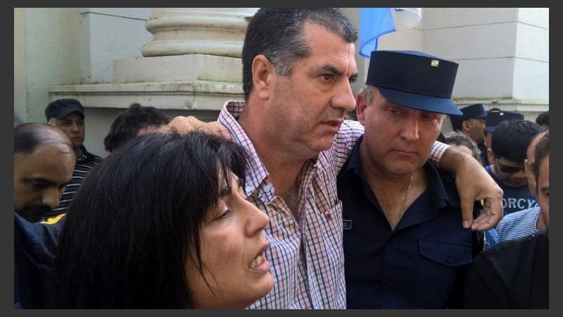 Néstor García y Andrea Lescano, papás de la chica fallecida.