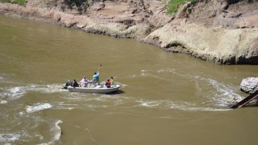 La población disfrutando del río.