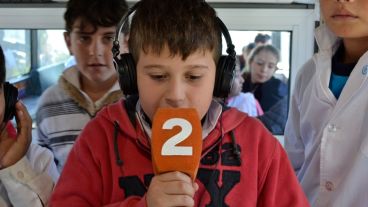Los chicos pasaron por la radio y dejaron sus mensajes.