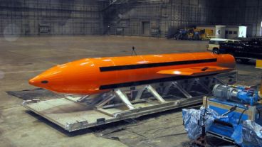 Un ejemplar de la bomba GBU-43 MOAB, "Massive Ordenance Air Blast".