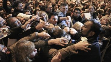 El año pasado una multitud se reunió en torno a la parroquia de barrio Rucci.