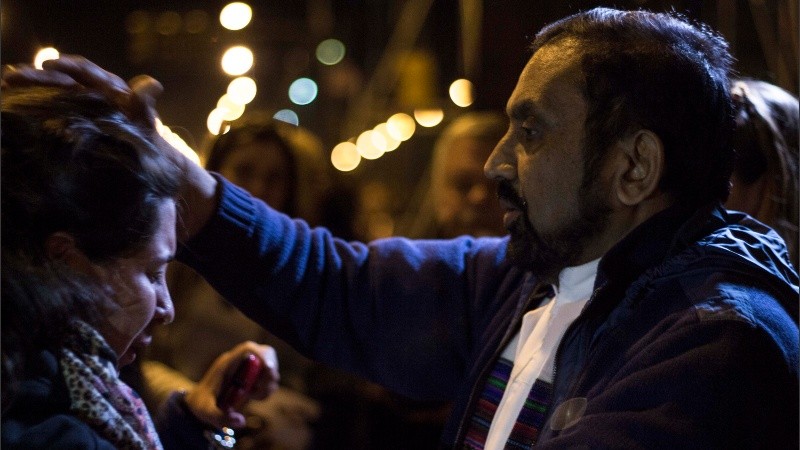 Luego de su mensaje el Padre Ignacio se acercó a bendecir a los fieles