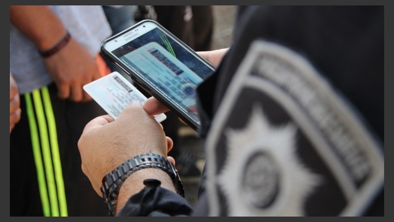 El control en uno de los ingresos al Coloso. 