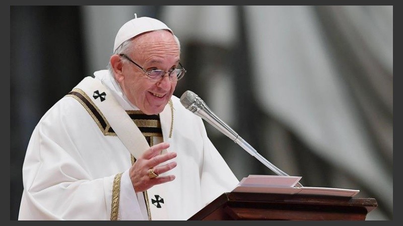 El Papa almorzó con presos y sin techo en Génova.