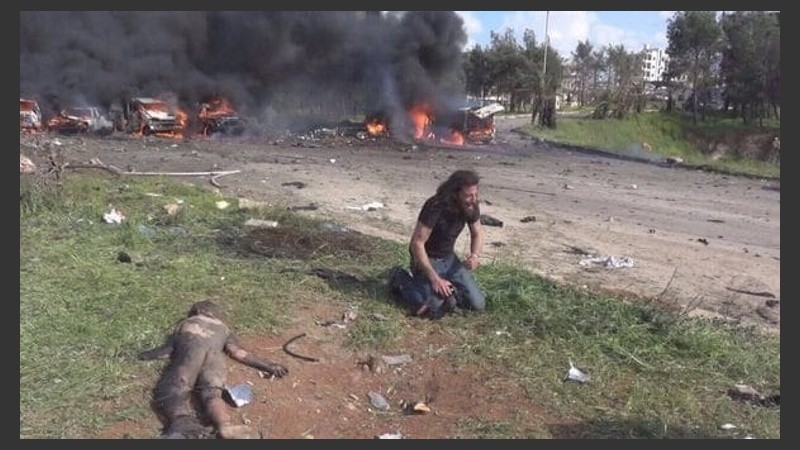 El llanto desconsolado de un reportero gráfico tras un ataque en Alepo.