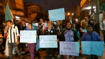 Con diferentes camisetas, marcharon para pedir justicia por Emanuel Balbo.