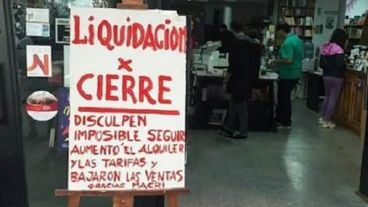 El cartel con el que la librería céntrica explicó su cierre.