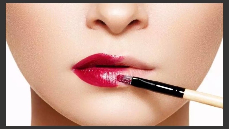 Lo mejor es optar por tonos luminosos, es decir, colores que den expresividad al labio.