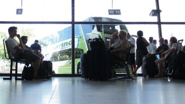 Los pasajeros afirman que tienen menos servicios que antes para conectarse con Rosario.