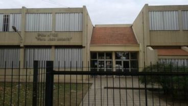 La escuela de Colonia Caroya en cuestión.