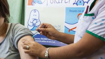 Ya llegaron las vacunas contra la gripe para los adultos a los hospitales.