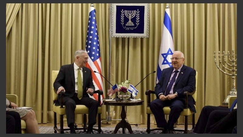 El secretario de Defensa de Estados Unidos habló sobre Siria en su visita a Israel.