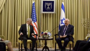 El secretario de Defensa de Estados Unidos habló sobre Siria en su visita a Israel.