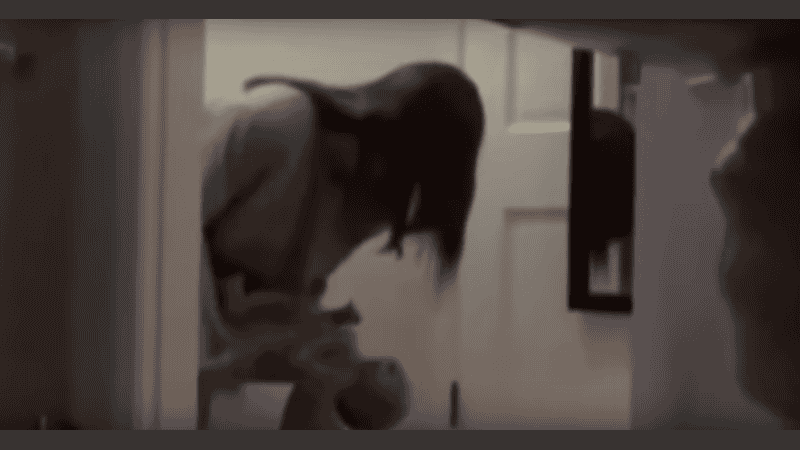 Una mujer dio a luz a su hija en el baño.