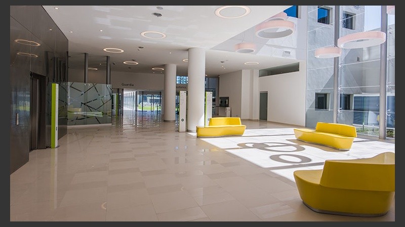 El diseño del nuevo hospital incorpora conceptos de “edificio sostenible” para el ahorro de agua y energía.