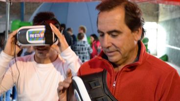 Juegos de realidad virtual. Chicos y grandes se animaron a probarlos.