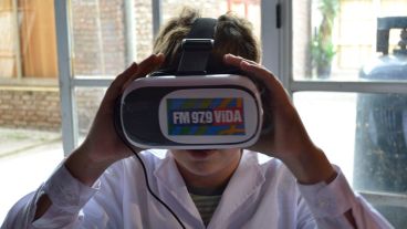 Juegos de realidad virtual. Chicos y grandes se animaron a probarlos.