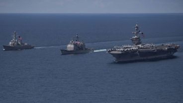 "Dijimos que estaba en camino, y está en camino", dijo el portavoz de Trump, Sean Spicer, sobre el rumbo del  portaaviones USS Carl Vinson.