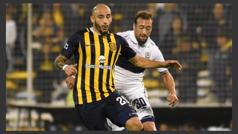 Pinola defiende ante Aleman.