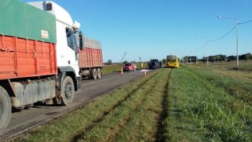 El colectivo chocó y mató al ciclista en la mañana de este domingo.