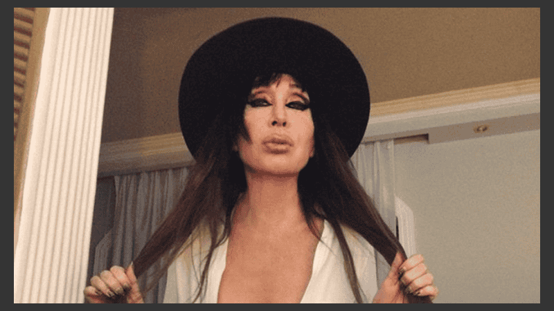 La vedette publicó fotos semidesnuda en su Instagram.