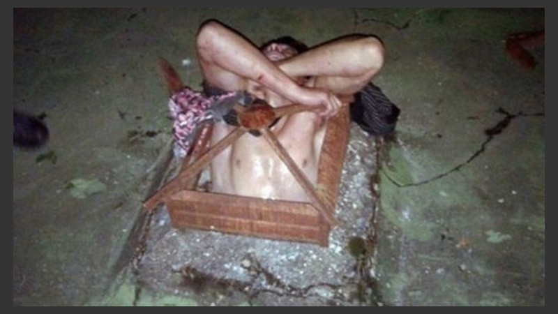 Un ladrón quedó atrapado en un ventiluz cuando quiso entrar a un restaurante.