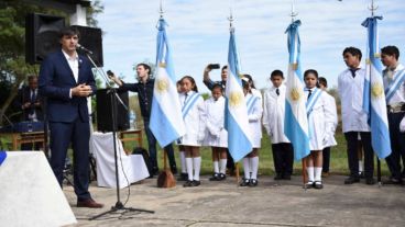 Bullrich cree en la incorporación de las religiones en la educación.