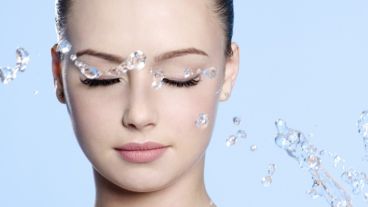 A diferencia de los demaquillantes convencionales que son bifásicos, se trata de una solución acuosa.