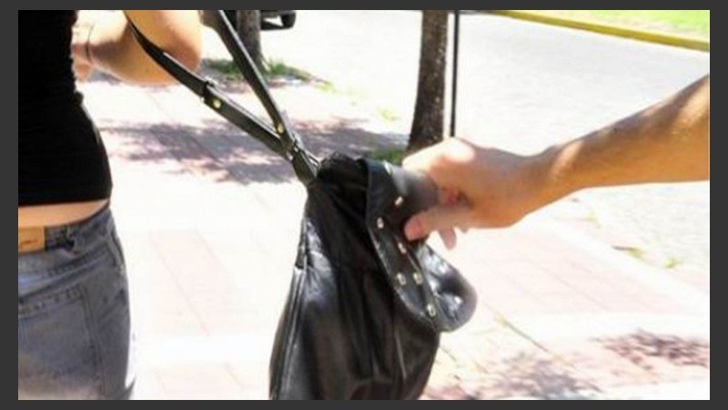 El arrebato ocurrió en barrio Ludueña. 