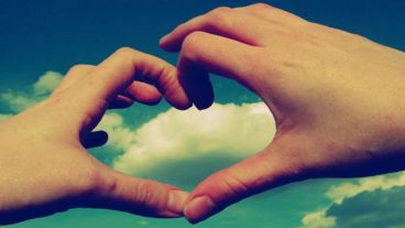 Los rosarinos optan cada vez más por convivir y cada vez menos por casarse.