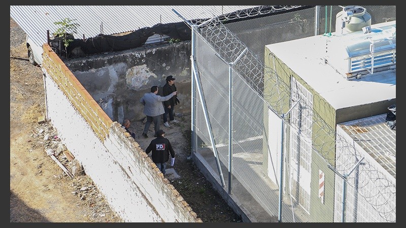 La PDI en el interior de la dependencia policial. 