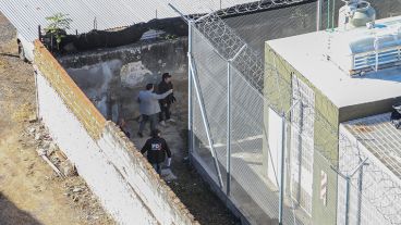 La PDI en el interior de la dependencia policial.