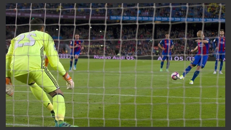 Masche aseguró el penal con un disparo fuerte al medio.