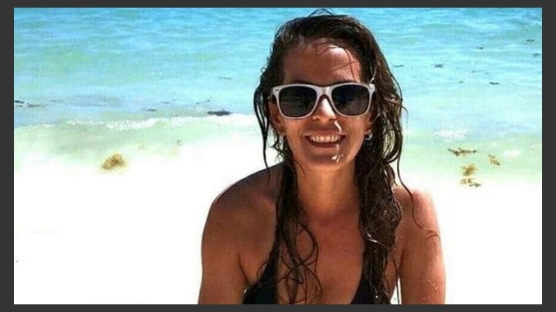 La pareja de novios se conoció durante uno de los viajes que realizó Cinthia.   